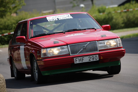 Klasse 6 vinderne: Jan Håcansson og Connie Nielsen i Volvo 940.